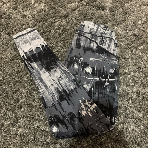 Reebok Pants - Reebok Printed Leggings Reebok Pants - Reebok Printed Leggings